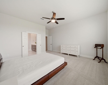 26307 Camden Canyon Avenue - Photo Thumbnail 17