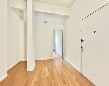 East 9th Street - Photo Thumbnail 2