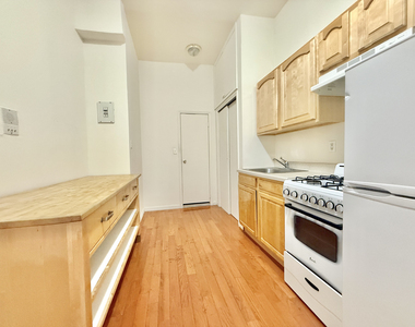 East 9th Street - Photo Thumbnail 1