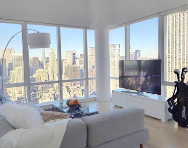 6th Avenue - Photo Thumbnail 3