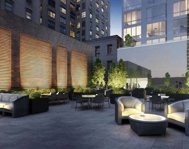 6th Avenue - Photo Thumbnail 14