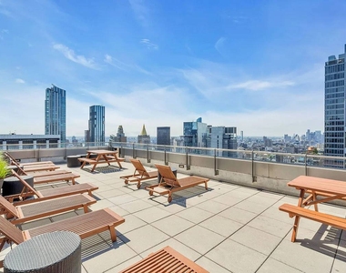 6th Avenue - Photo Thumbnail 15