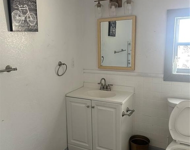 4506 N 42nd Street - Photo Thumbnail 6