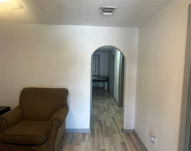 4506 N 42nd Street - Photo Thumbnail 2