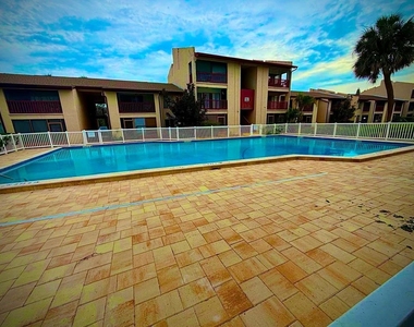 8605 Huron Court - Photo Thumbnail 15