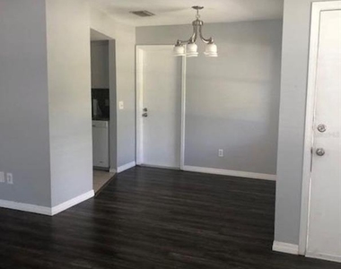 6910 S Trask Street - Photo Thumbnail 4