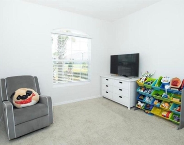 7916 Stonebrook Circle - Photo Thumbnail 7