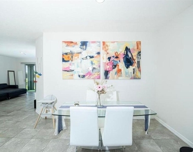 7916 Stonebrook Circle - Photo Thumbnail 5