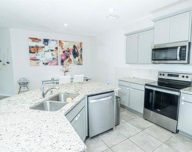 7916 Stonebrook Circle - Photo Thumbnail 1