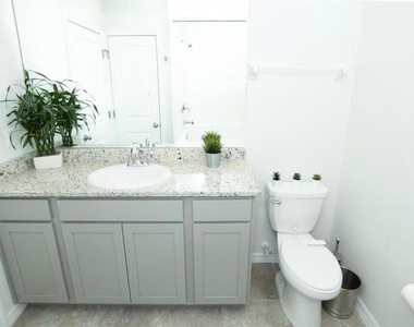 7916 Stonebrook Circle - Photo Thumbnail 9
