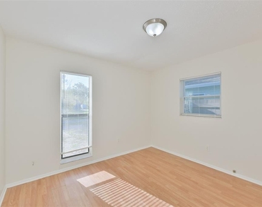 15616 Avalon Avenue - Photo Thumbnail 17