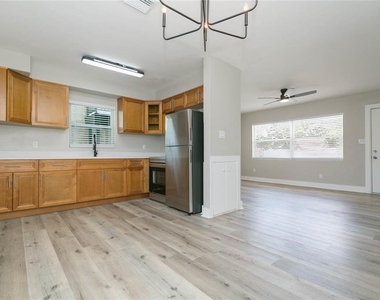 2600 52nd Avenue N - Photo Thumbnail 3