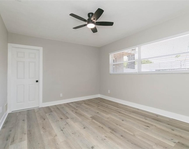 2600 52nd Avenue N - Photo Thumbnail 10