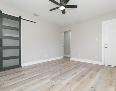 2600 52nd Avenue N - Photo Thumbnail 6