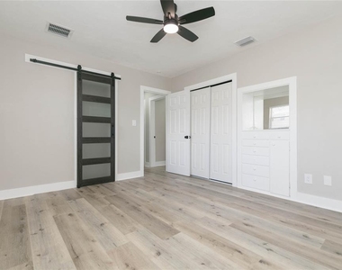 2600 52nd Avenue N - Photo Thumbnail 9