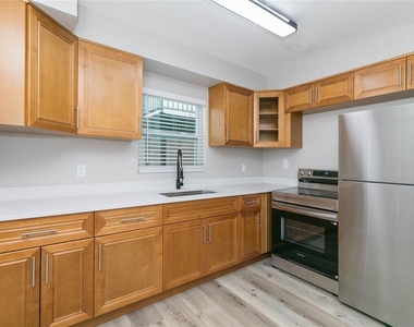 2600 52nd Avenue N - Photo Thumbnail 4