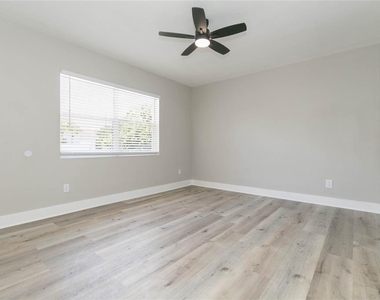 2600 52nd Avenue N - Photo Thumbnail 7