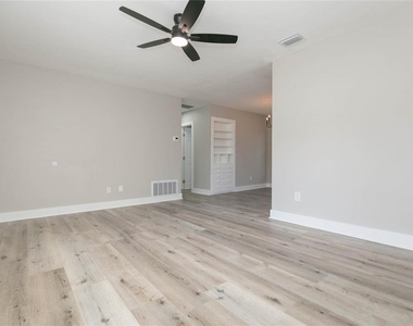 2600 52nd Avenue N - Photo Thumbnail 5