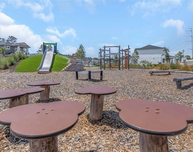 2676 Leafwing Court - Photo Thumbnail 23
