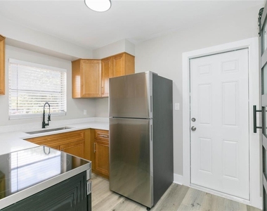 2600 52nd Avenue N - Photo Thumbnail 2