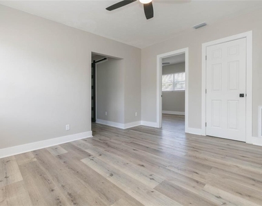 2600 52nd Avenue N - Photo Thumbnail 4