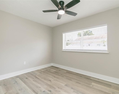 2600 52nd Avenue N - Photo Thumbnail 11