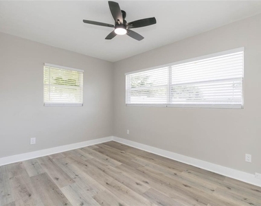 2600 52nd Avenue N - Photo Thumbnail 5