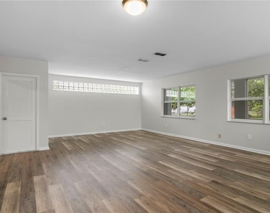 2910 W Price Avenue - Photo Thumbnail 14