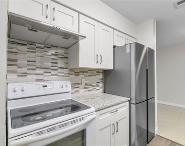 2910 W Price Avenue - Photo Thumbnail 10