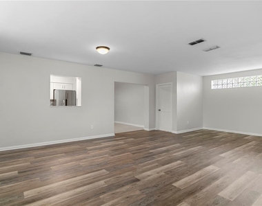 2910 W Price Avenue - Photo Thumbnail 16