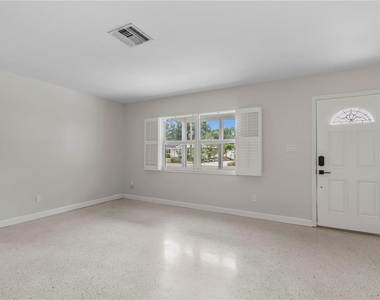 2910 W Price Avenue - Photo Thumbnail 7