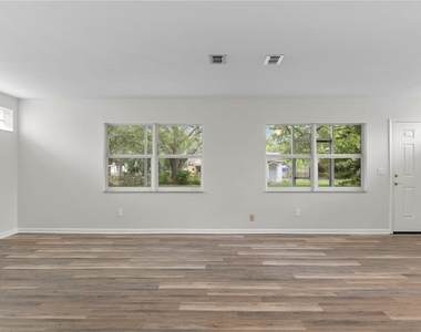 2910 W Price Avenue - Photo Thumbnail 12