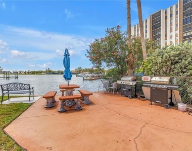 10365 Paradise Boulevard - Photo Thumbnail 2