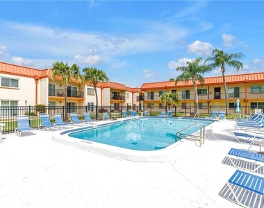 10365 Paradise Boulevard - Photo Thumbnail 7