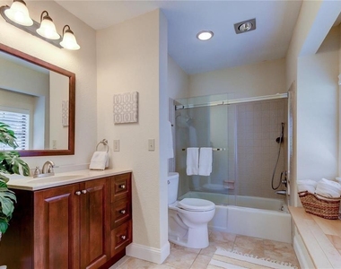 5828 Oakhurst Drive - Photo Thumbnail 14