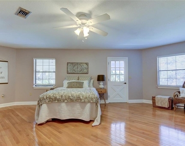 5828 Oakhurst Drive - Photo Thumbnail 15