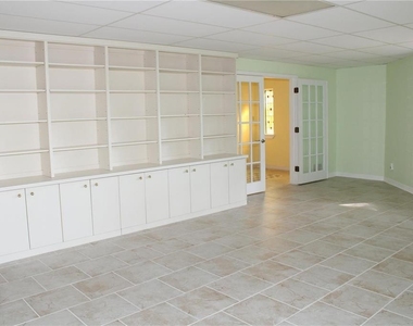 5828 Oakhurst Drive - Photo Thumbnail 2