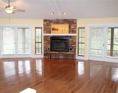 5828 Oakhurst Drive - Photo Thumbnail 6