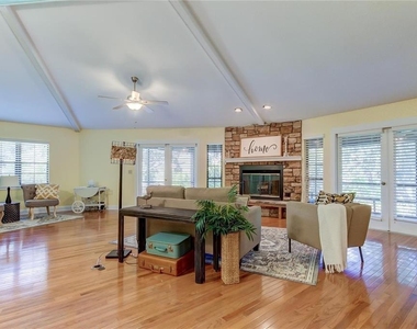 5828 Oakhurst Drive - Photo Thumbnail 5