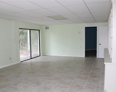 5828 Oakhurst Drive - Photo Thumbnail 3