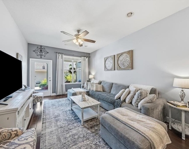 9606 Royce Drive - Photo Thumbnail 3
