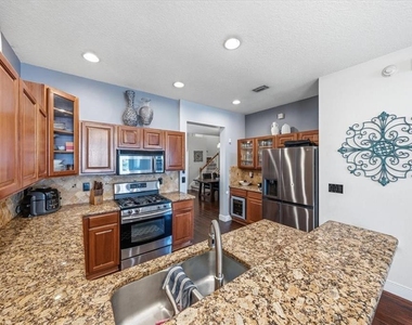 9606 Royce Drive - Photo Thumbnail 5
