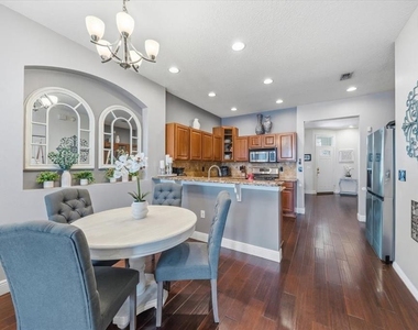 9606 Royce Drive - Photo Thumbnail 2