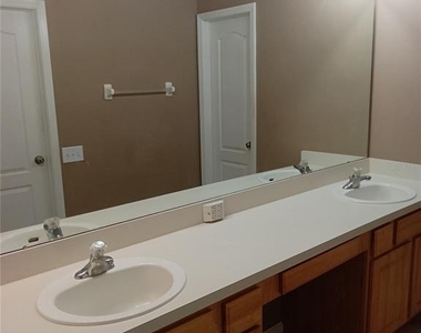 7724 Outerbridge Street - Photo Thumbnail 12