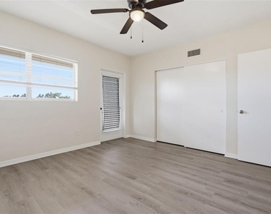 2434 Australia Way E - Photo Thumbnail 17