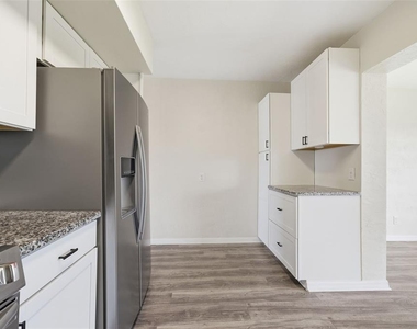 2434 Australia Way E - Photo Thumbnail 10