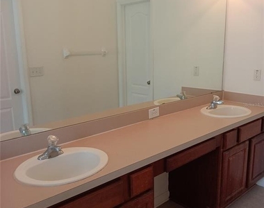7733 Outerbridge Street - Photo Thumbnail 14