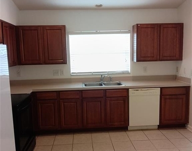 7733 Outerbridge Street - Photo Thumbnail 6