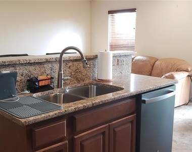 4560 Ashburn Square Drive - Photo Thumbnail 9
