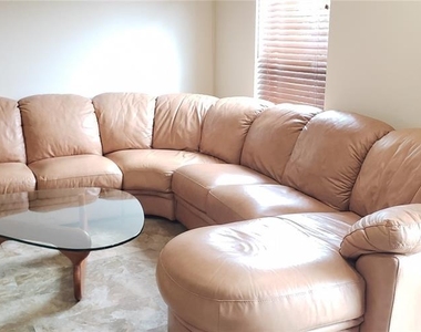 4560 Ashburn Square Drive - Photo Thumbnail 3